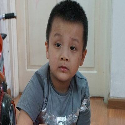 Cậu bé Việt Nam đầu tiên được tài trợ sang Avène Pháp chữa trị viêm da cơ địa 7
