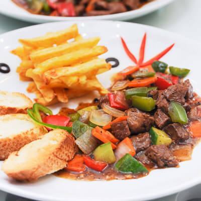 Cuối tuần đổi vị cho cả nhà với bò lúc lắc và bò xào dưa chua đẹp mắt ngon miệng 5