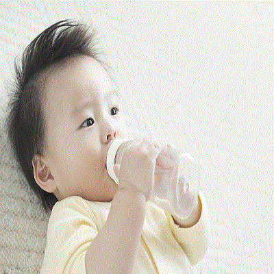Đề phòng trẻ bị mất nước ngày nắng nóng 3