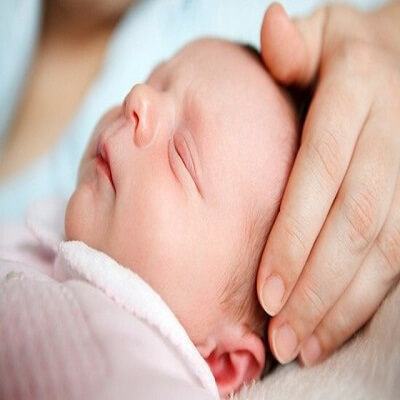 Làm thế nào để hạn chế tình trạng bẹp đầu ở trẻ sơ sinh? 5