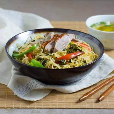 Bữa sáng nhanh gọn đủ chất với bún gạo xào cải chua 5
