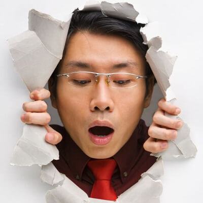 Chồng tỏ vẻ khó chịu khi vợ quá... manly 4
