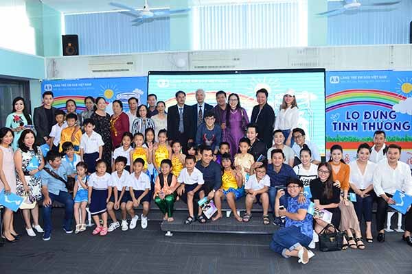 Chung tay cùng Làng trẻ SOS và chiến dịch “Lọ đựng tình thương” 34 Chung tay cùng Làng trẻ SOS và chiến dịch “Lọ đựng tình thương” 6