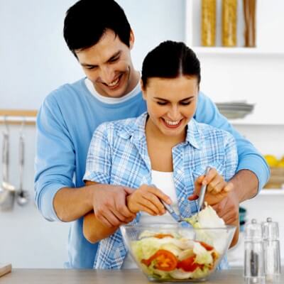 Dù bận rộn nhưng vợ chồng vẫn phải giữ lửa thương 3