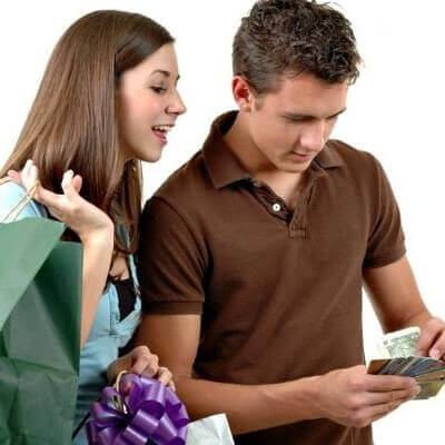 Bạn nghĩ sao về nhận định "Đàn bà khôn không giữ ví chồng"? 2