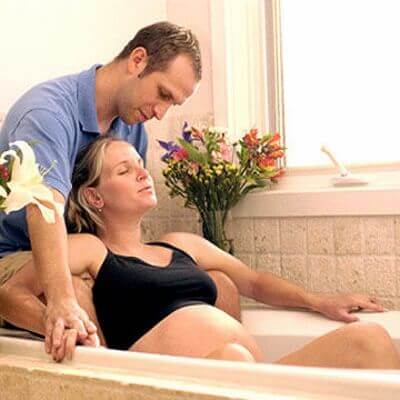 9 việc đàn ông có thể làm cho vợ giữa những cơn đau lúc chuyển dạ 7