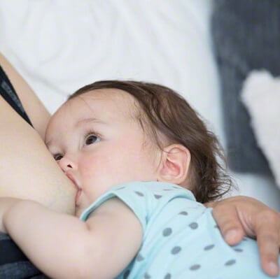 Làm gì khi bé bị dị ứng sữa mẹ? 3