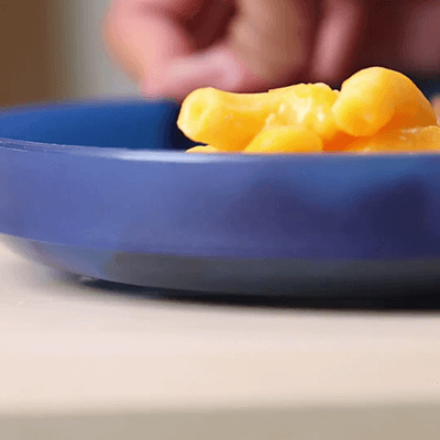 Video: Cách dính bát ăn của bé lên bàn khi tập ăn 3