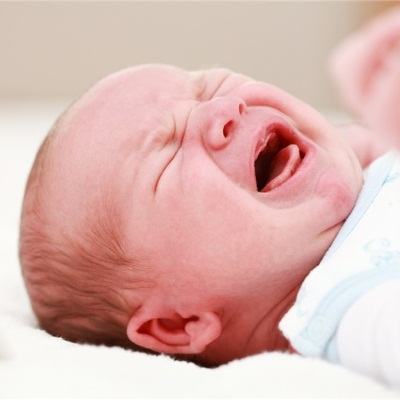 Nghe các bác sĩ nhi giàu kinh nghiệm chia sẻ cách dỗ trẻ nín khóc 4