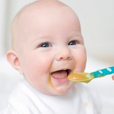 4 lời khuyên dành cho mẹ trước khi giới thiệu thức ăn rắn cho bé yêu 6