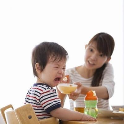 Hệ lụy của việc ép con ăn quá no 3