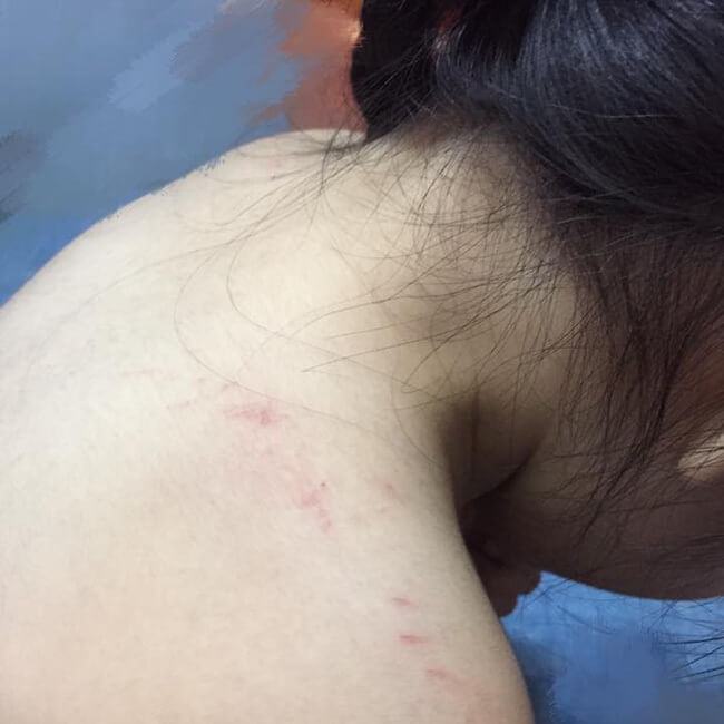 Cô giáo trường mầm non quốc tế đánh trẻ trong nhà vệ sinh 8