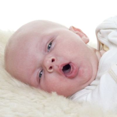 Mách mẹ 6 cách làm dịu cổ họng khi bé bị ho 6