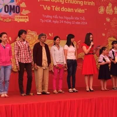 Bé cùng OMO tặng 5,000 vé xe cho người khó khăn về nhà đón Tết 4