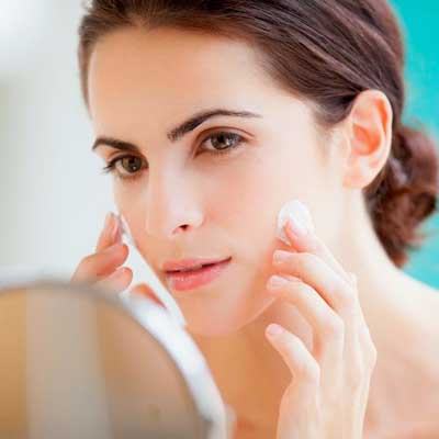 Những công dụng làm đẹp bất ngờ của dầu dưỡng ẩm em bé không phải mẹ nào cũng biết 3