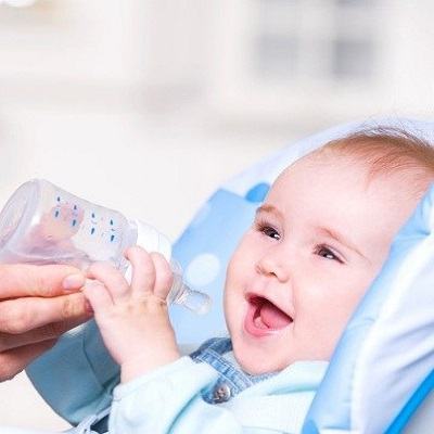 Vì sao mẹ không nên cho trẻ dưới 6 tháng tuổi uống nước? 3