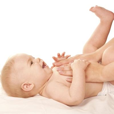 Hướng dẫn mẹ các bước mát xa toàn thân cho bé 5