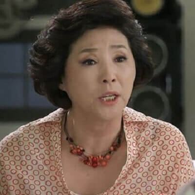 Chồng trẻ con lại sống chung với mẹ chồng, hỏi sao không ấm ức? 4