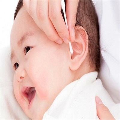 Hướng dẫn mẹ vệ sinh tai cho bé yêu an toàn, đúng cách 3