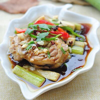 Cuối tuần chiêu đãi cả nhà món gà hấp mướp sốt dầu mè 5
