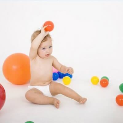Kiểm soát thói quăng đồ để kiềm hãm hành vi ngỗ ngược của bé 3
