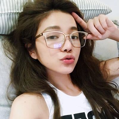 Mời bạn cùng đoán tuổi của "hot girl" siêu đáng yêu này! 3