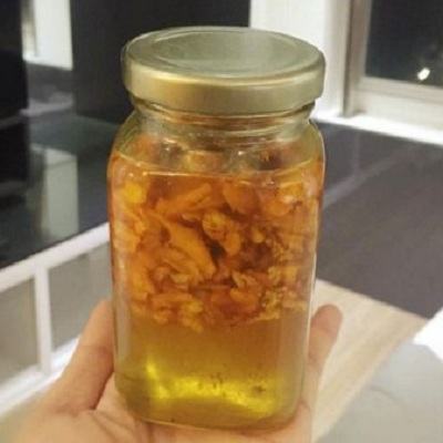 Thổi bay vết rạn da chằng chịt sau sinh bằng rượu nghệ 3