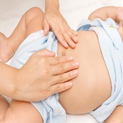 Cảnh báo: Mẹ dùng dầu gió sai cách sẽ hại cho sức khỏe của con 3