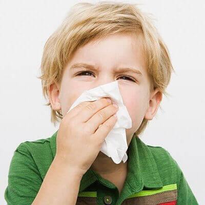 Nhìn màu sắc nước mũi đoán bệnh của bé 5