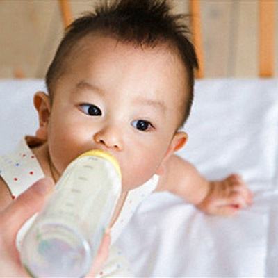 Nói "không" với 8 việc này khi pha sữa cho trẻ sơ sinh kẻo gây hại cho đường tiêu hóa của bé 7