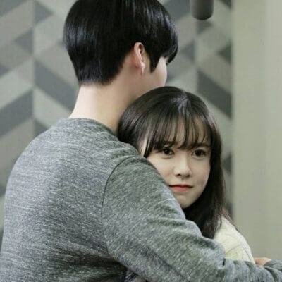 Chồng có tiền nhưng không có tình, "phi công trẻ" có tình nhưng không có tiền 4
