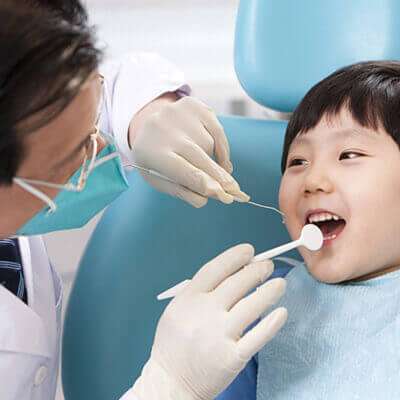 Răng bé bị ngả vàng 3