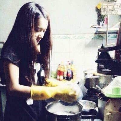 Chỉ là người yêu, khi tới nhà bạn trai có nên rửa chén? 3