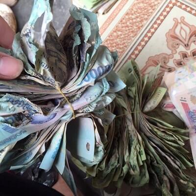 Trời mưa, nhờ con gái 12 tuổi sấy khô tiền và cái kết 8