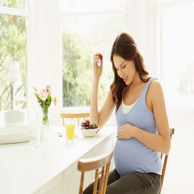Những cách giúp mẹ bầu tránh mất nước ngày hè 3