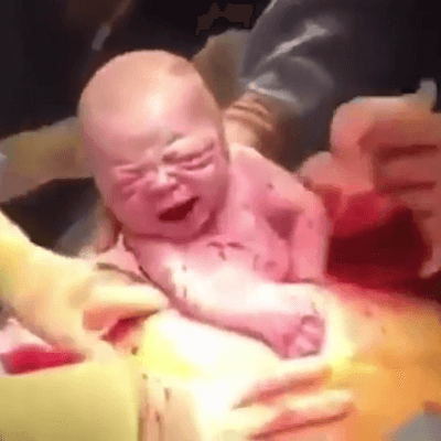Video: Thiêng liêng quá trình vượt cạn qua góc máy của người mẹ Úc 3