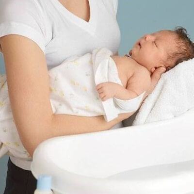 13 mẹo hạ sốt an toàn cho bé theo kinh nghiệm dân gian 7
