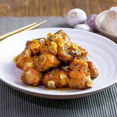 Cách làm sườn non chiên vàng sốt tỏi thơm phức 11