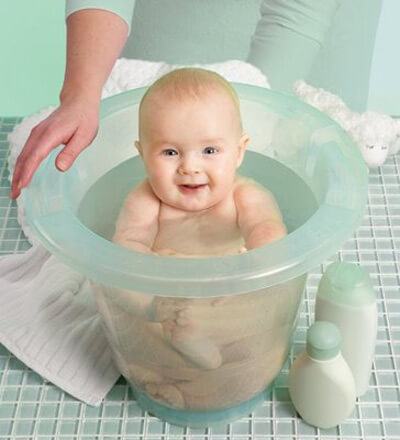 Khi tắm cho bé sơ sinh mẹ phải ghi nhớ 7 điều này 7