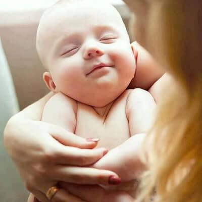 Tắm nắng cho trẻ, mẹ đừng phạm những sai lầm này nhé! 4