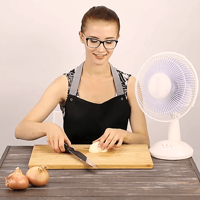 Video: Bỏ túi một vài mẹo thái hành tây không cay mắt 3