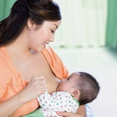 Mách mẹ tuyệt chiêu vắt sữa đúng cách 1