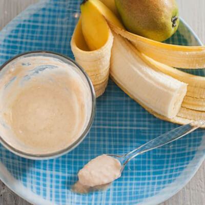Lê, chuối và sữa chua cho bé yêu ăn dặm mùa nóng 3