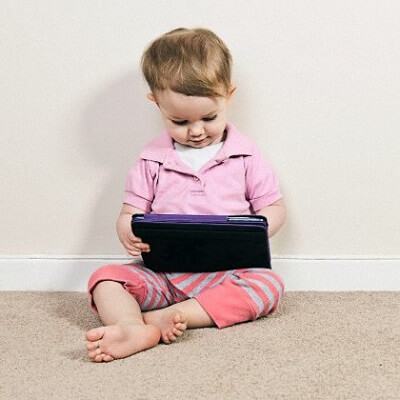 Nhiều tác hại khôn lường khi mẹ "dỗ con" bằng IPad 6