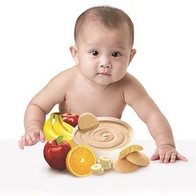 Giúp trẻ “kết thân” với thức ăn đặc 5