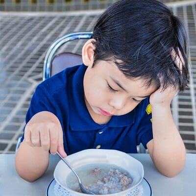 Bé nhợt nhạt, mệt mỏi có dấu hiệu bị thiếu máu? 14
