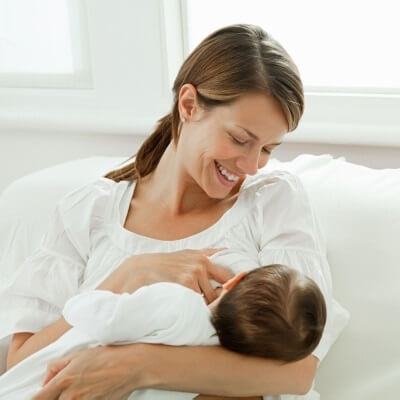Cẩn thận! Bạn có thể làm bé sặc sữa 3