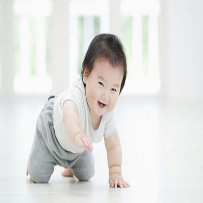 Mách mẹ mẹo hay đảm bảo an toàn khi bé tập bò 6