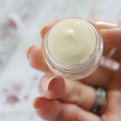 Tự làm kem xóa nếp nhăn và quầng thâm mắt chỉ trong vài phút 3