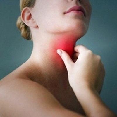Chữa viêm họng an toàn cho bầu bằng lá tía tô, gừng và mật ong 4